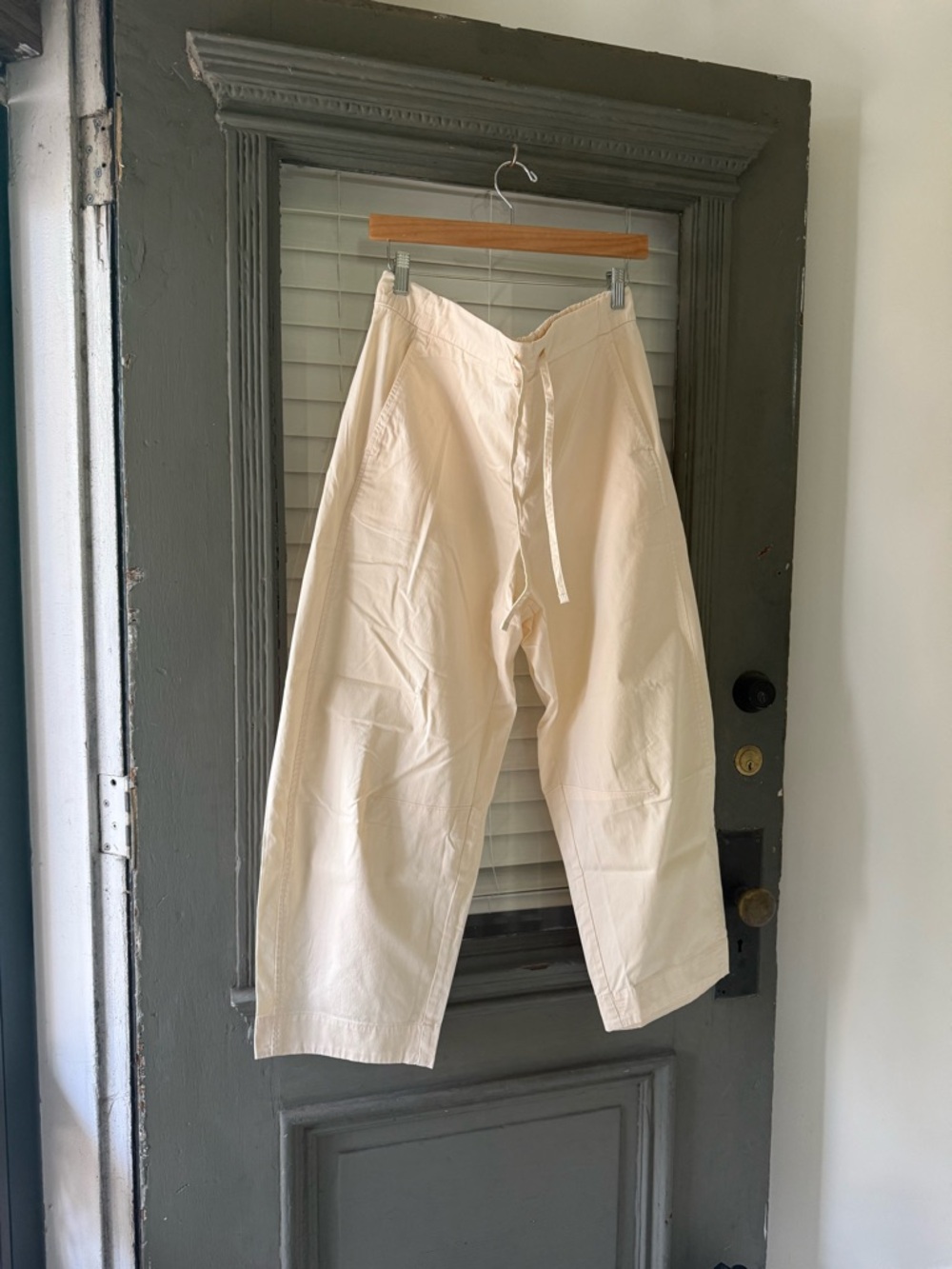Everlane Cotton Barrel Pants in Cream
